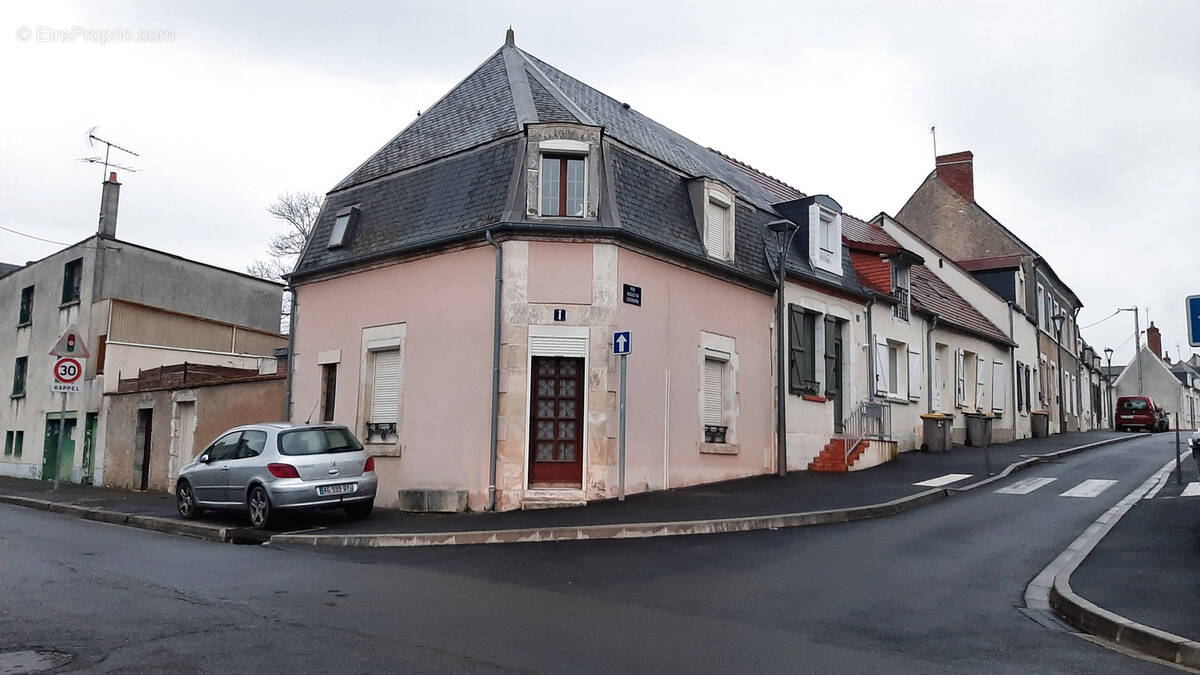 Maison à MEHUN-SUR-YEVRE