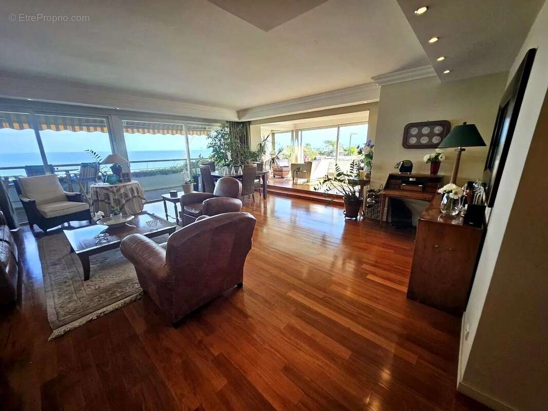 Appartement à VILLENEUVE-LOUBET