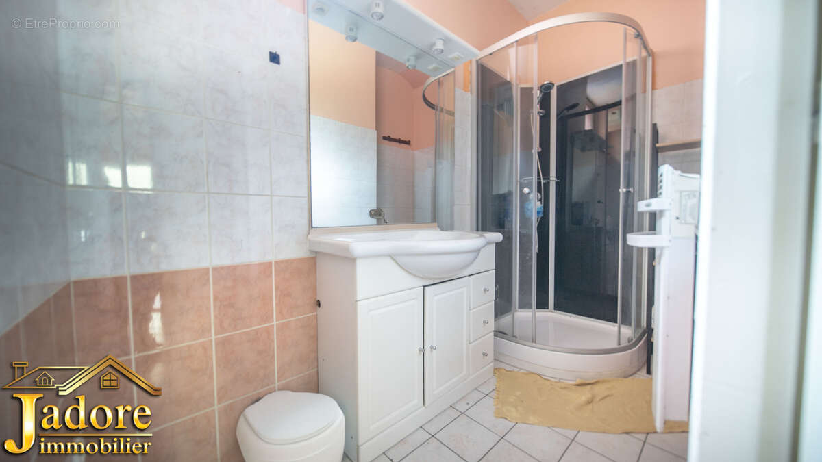 Appatrtement f4 1er etage - photo 9