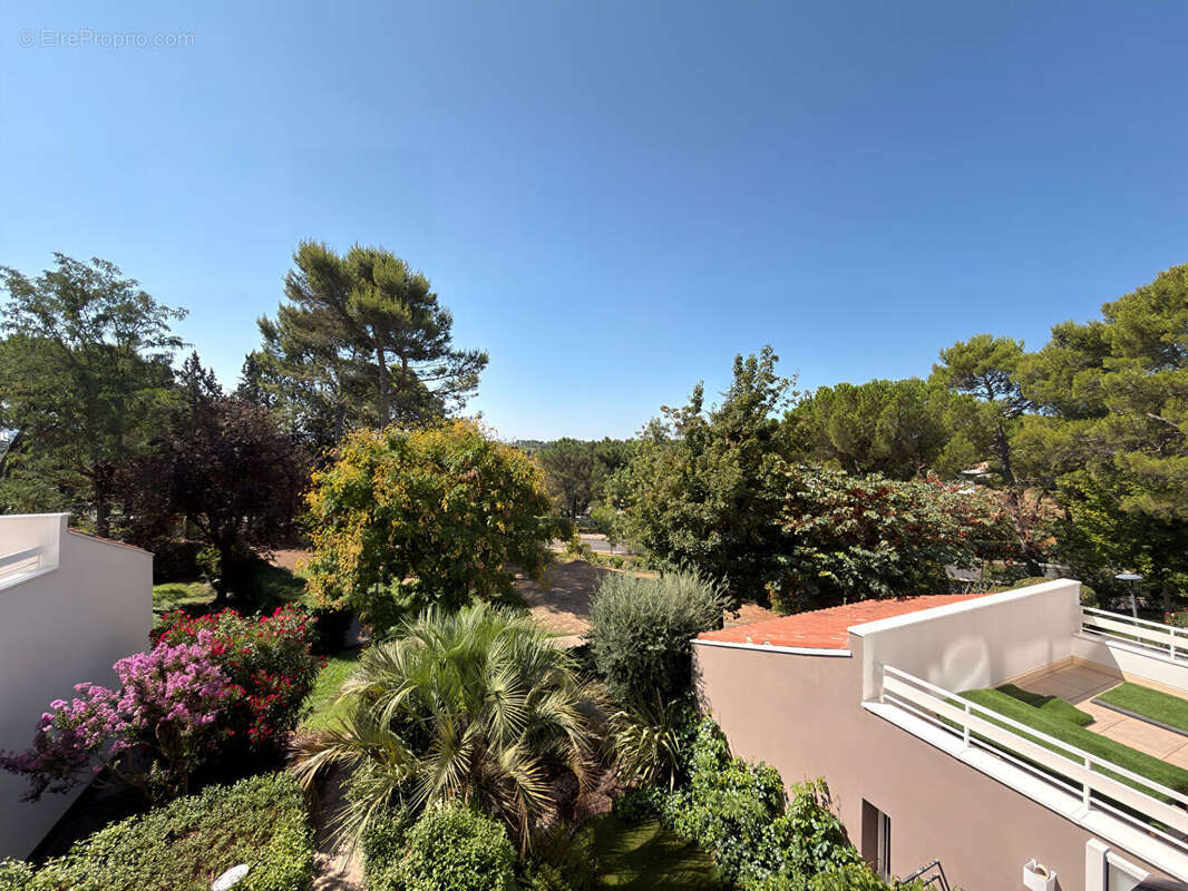 Aix-en-Provence OUEST - Appartement T4 de 80 m² avec terrasse, cave et ascenseur - photo 12