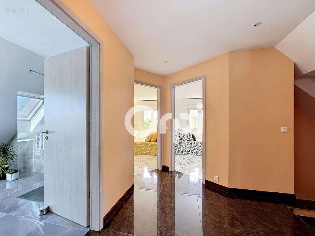 À vendre - Maison Familiale de 253m² avec appartement indépendant - 618 000€ FAI - photo 11