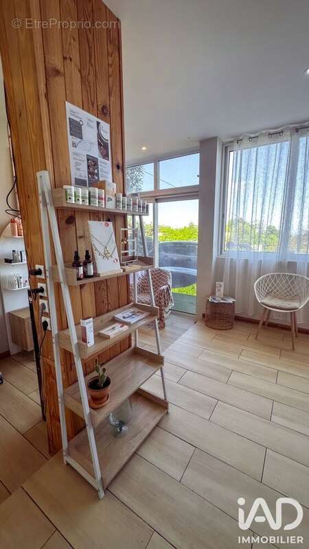 Commerce 42 m² à Le Port  - photo 2