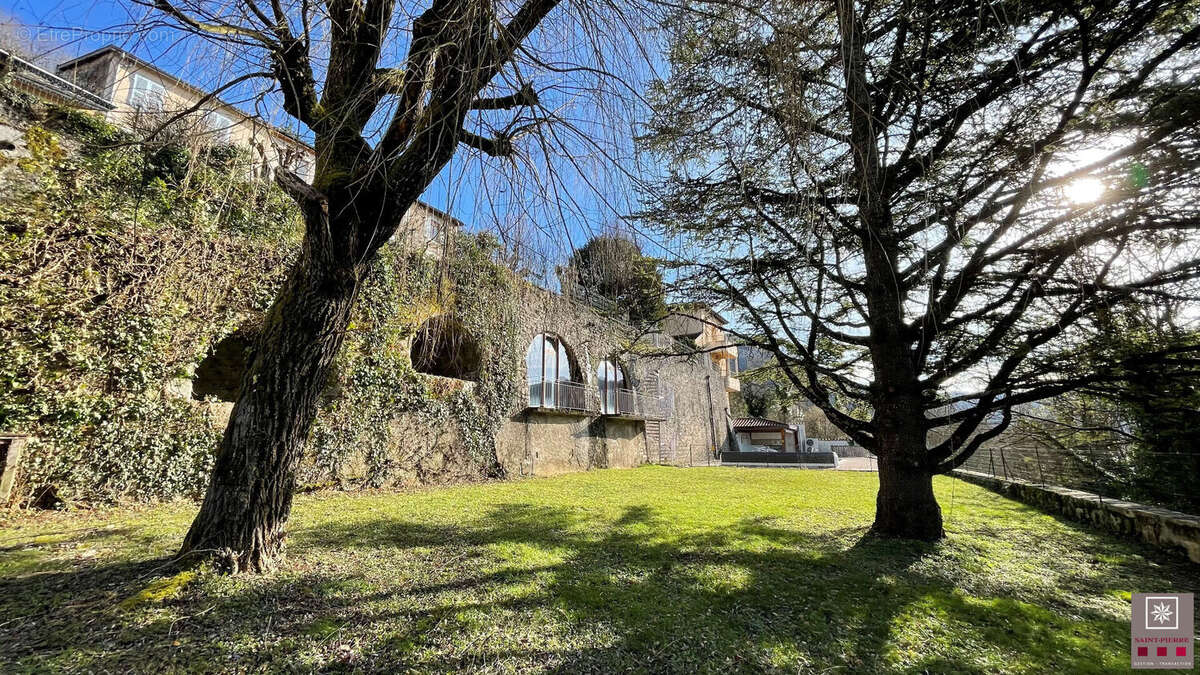 Les hauteurs du village de Saint-Germain à 5 minutes du centre d' Ambérieu en Bugey. 2 maisons sur 9 000 M² de parc et bois. - photo 2