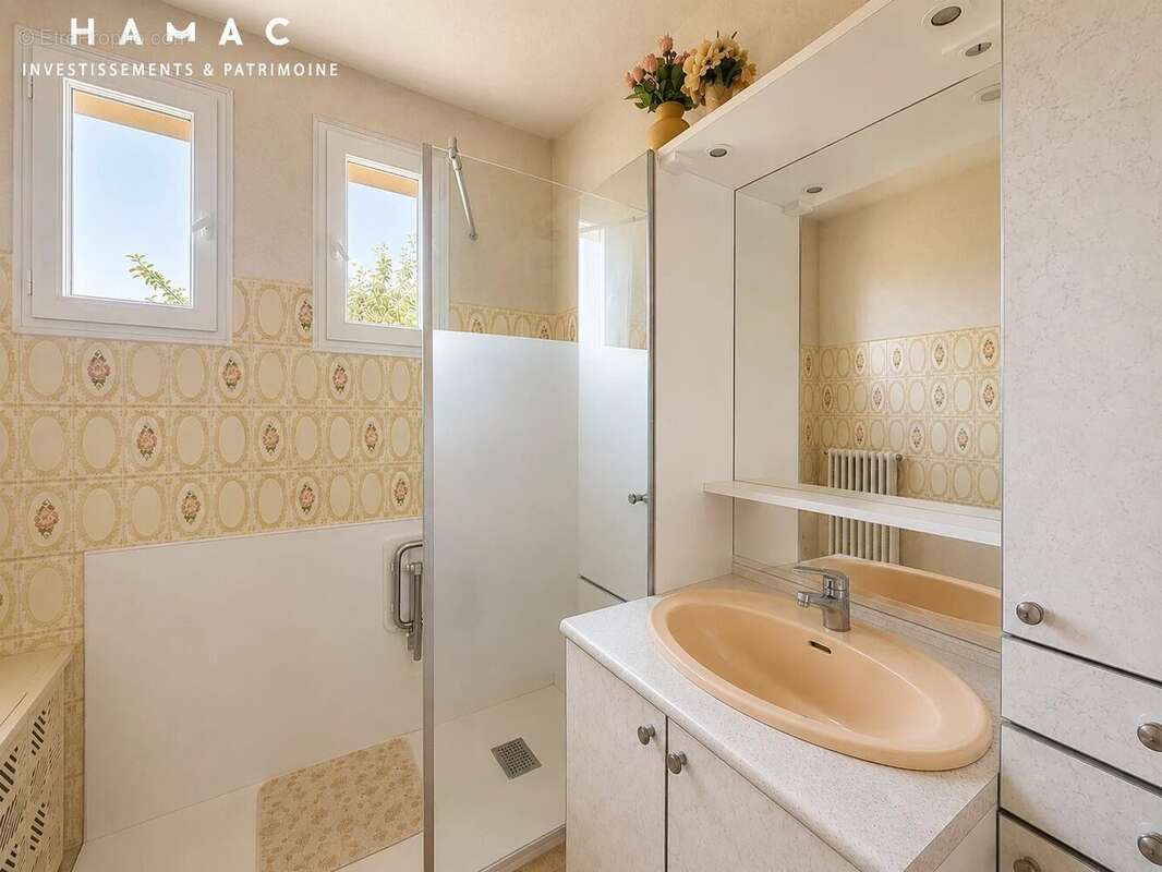 SAINTE-FOY-LÈS-LYON — Maison à rénover sur terrain de 1 112 m² — Fort potentiel ! - photo 11