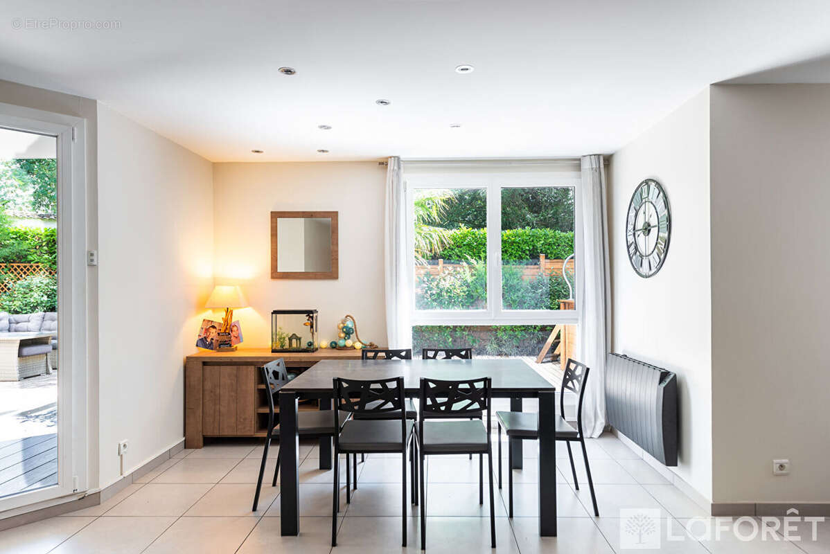 Rez-de-jardin familial de 157 m2 - 5 chambres - Caluire et Cuire - photo 5