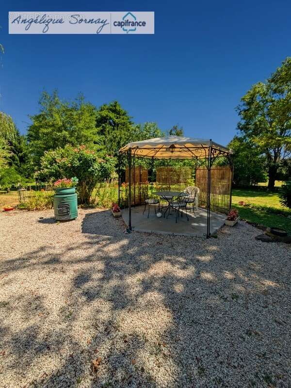 Maison à COMMENAILLES