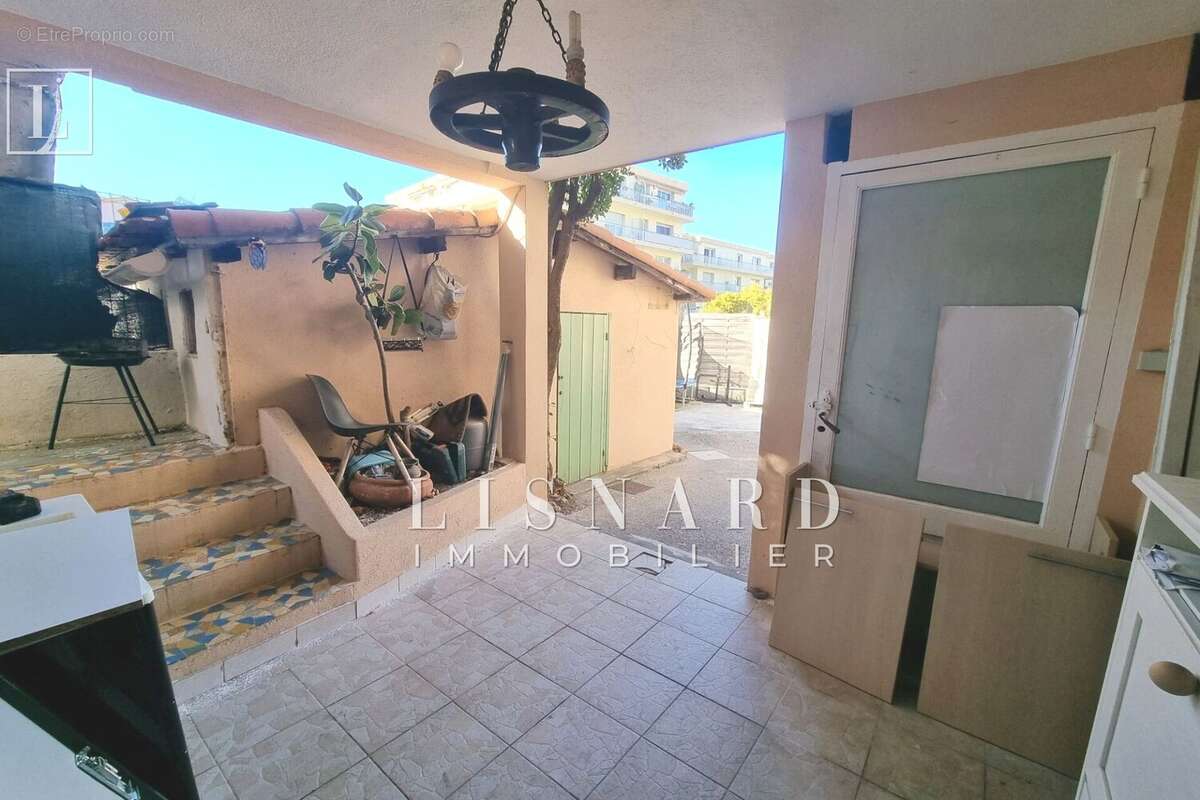Appartement à VALLAURIS