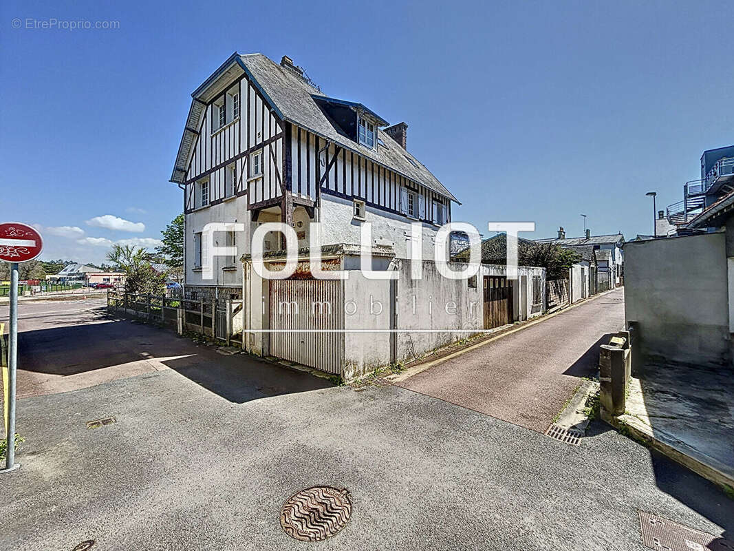 Maison à AGON-COUTAINVILLE