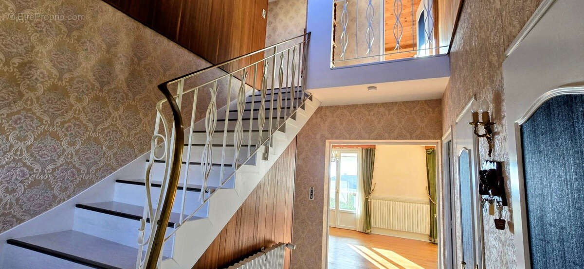 Maison à BELLENEUVE