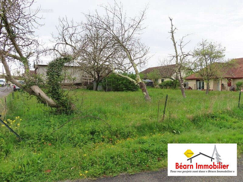Terrain à SALIES-DE-BEARN