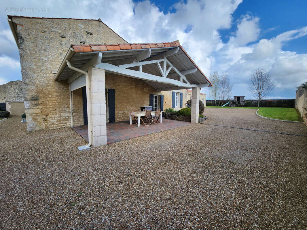 Maison en pierre coup de cœur avec 6 chambres et double garage - photo 5