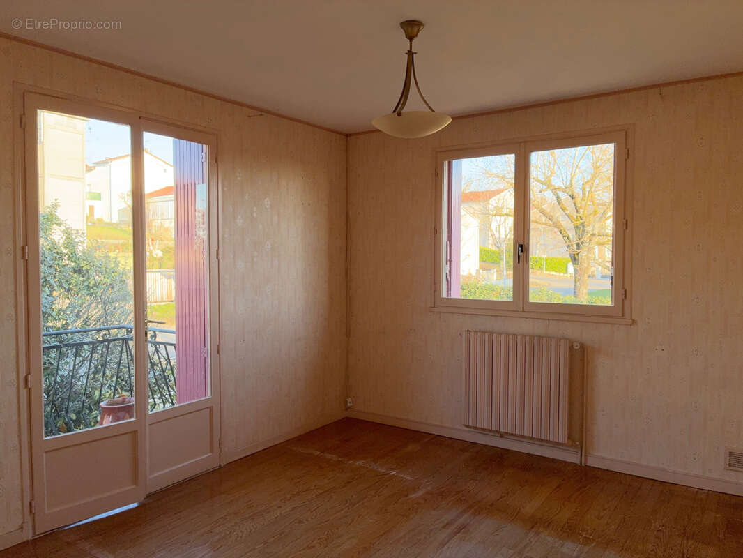 Maison à CASTELNAU-MONTRATIER
