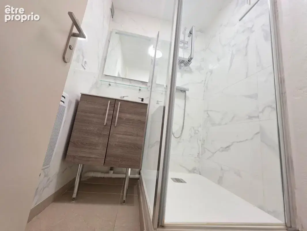 Appartement t1 renove et meuble a vendre a pin rolland - saint-mandrier - photo 7