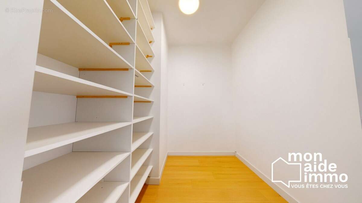 Dressing - Maison à FARGUES-SAINT-HILAIRE