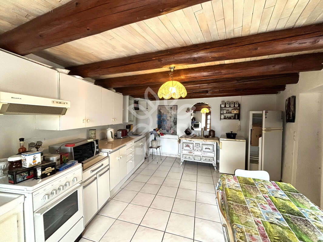 Maison de caractère à rénover   Environnement calme - photo 4