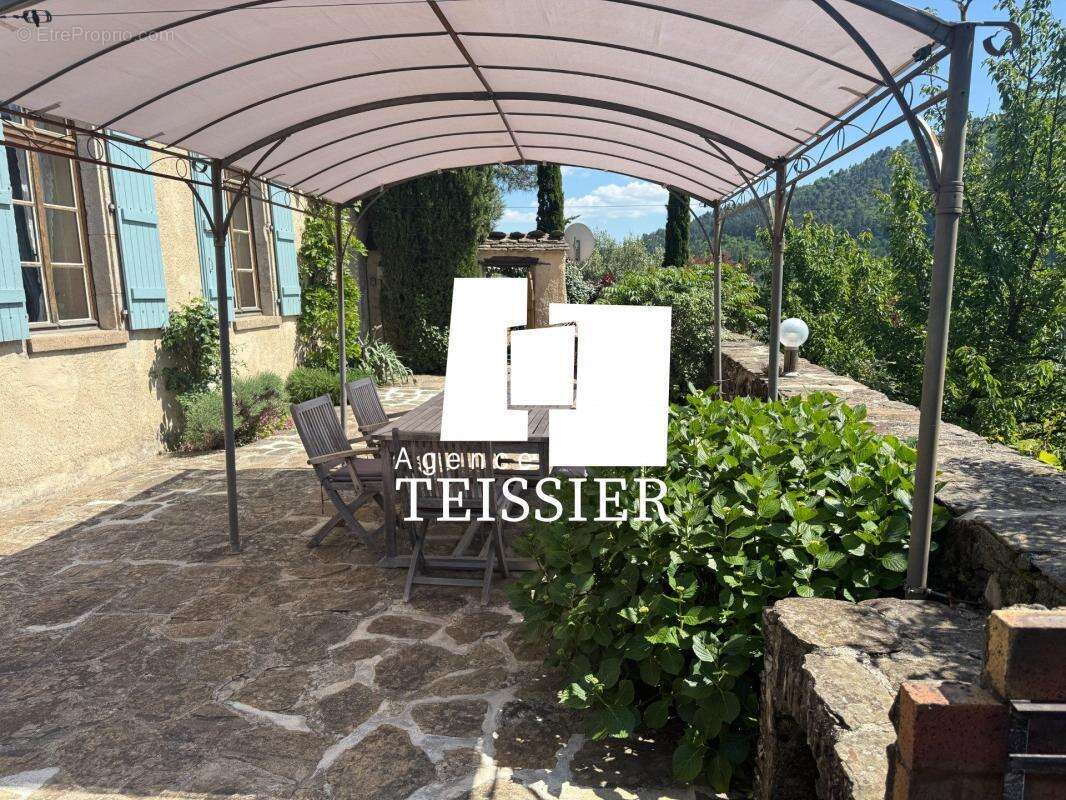 Maison à SAINT-MELANY