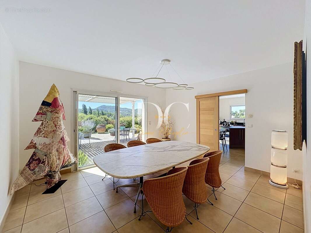 Maison 280 m² à Mormoiron  - photo 7