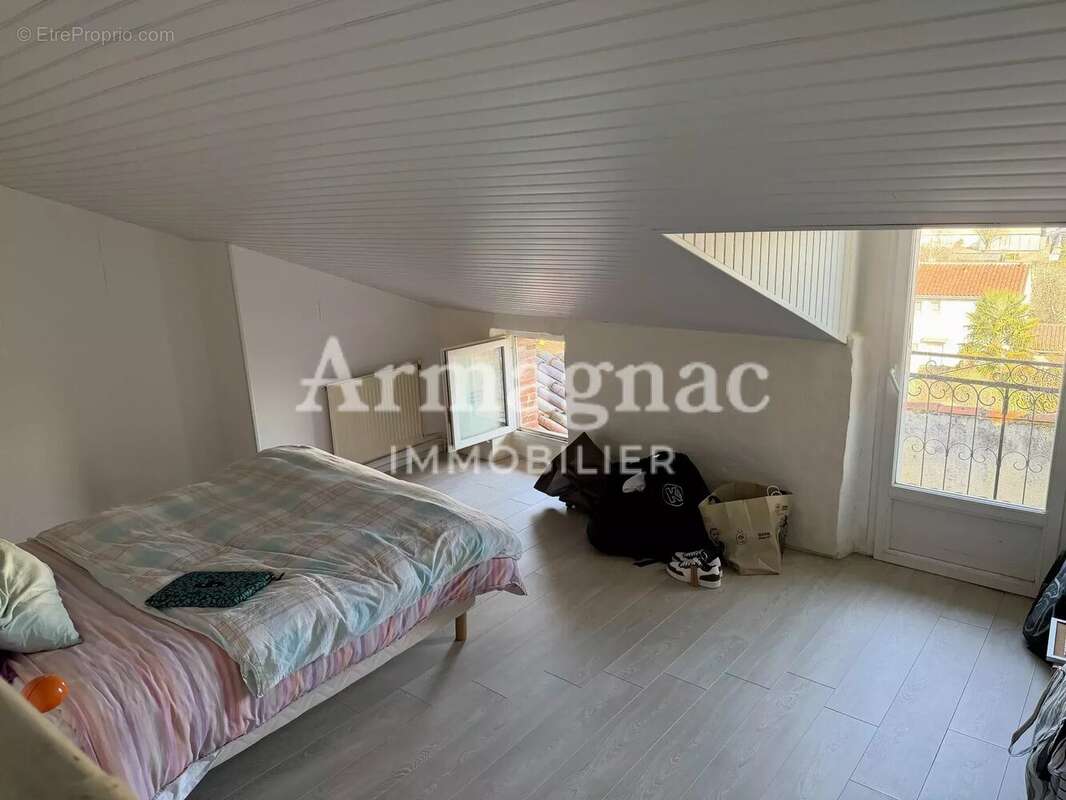 Maison à VIC-FEZENSAC