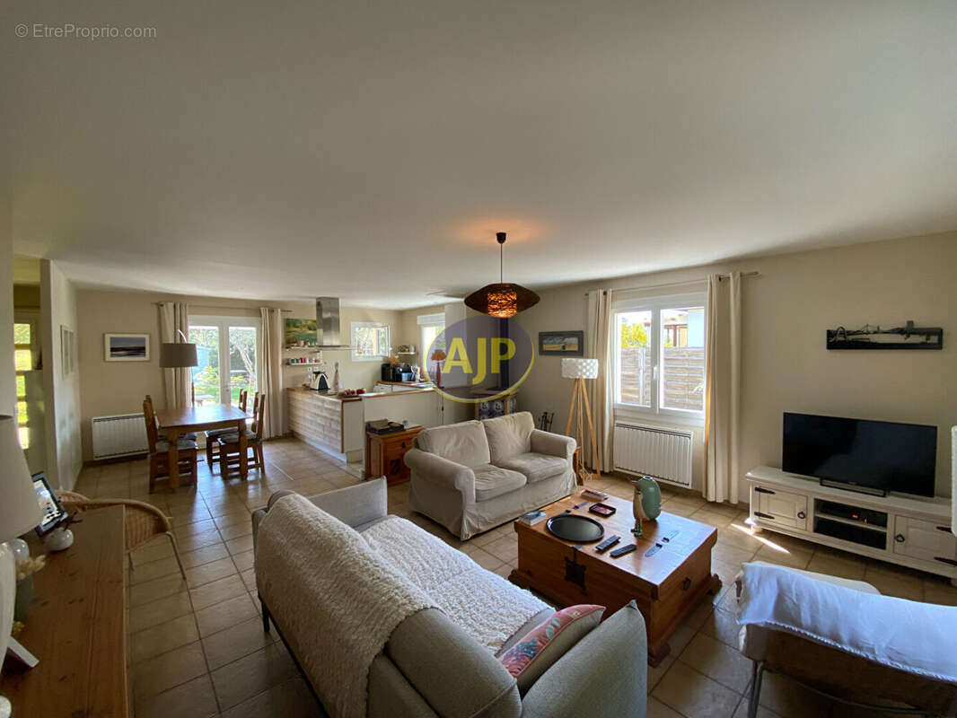 Maison à VENDAYS-MONTALIVET