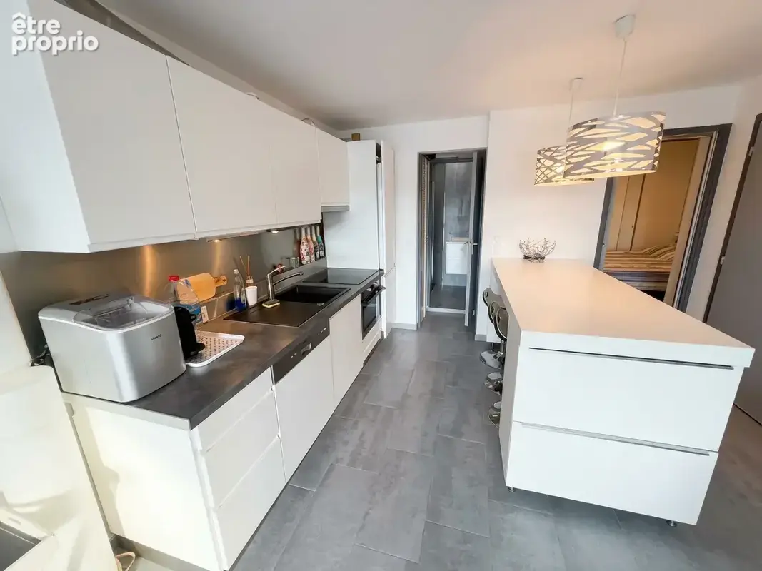 Exclusivité — Superbe T2 entièrement rénové avec goût, grande terrasse et vue Port & Étang - photo 3