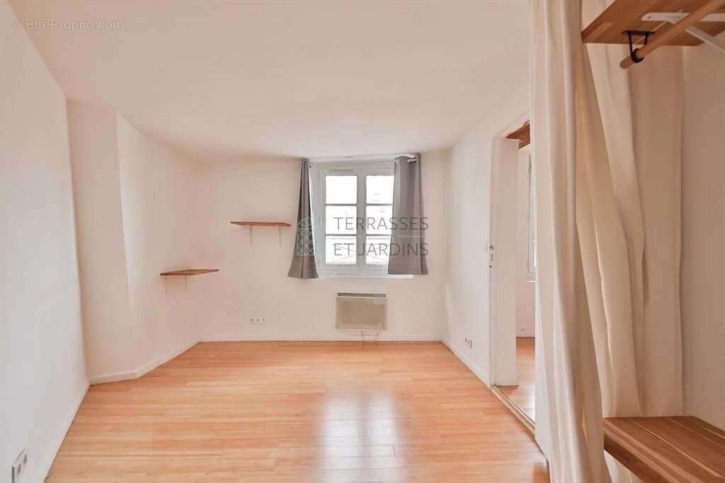Appartement à PARIS-3E