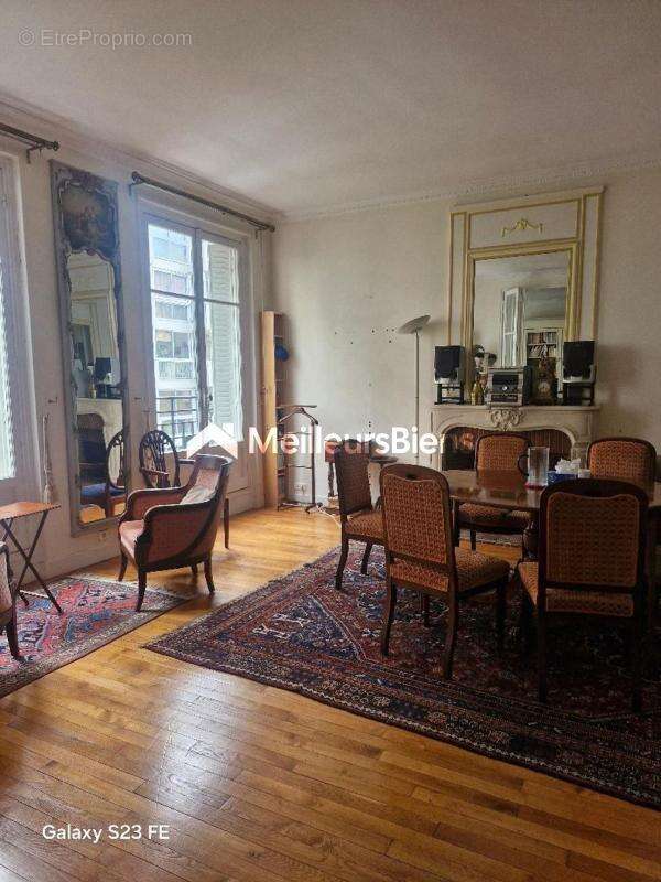 Appartement à PARIS-16E