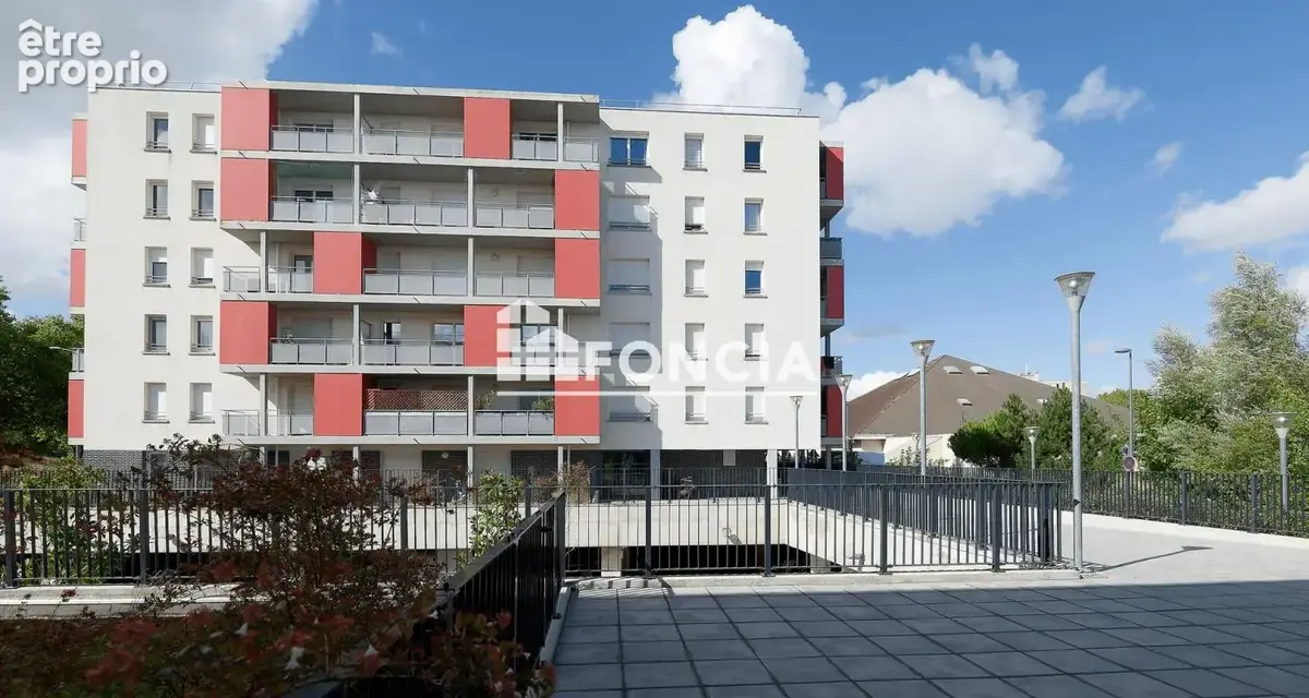LE MEE SUR SEINE : immeuble des années 2015, appartement T2 de 38m2 Plus  Terrasse et place de Parking - photo 3