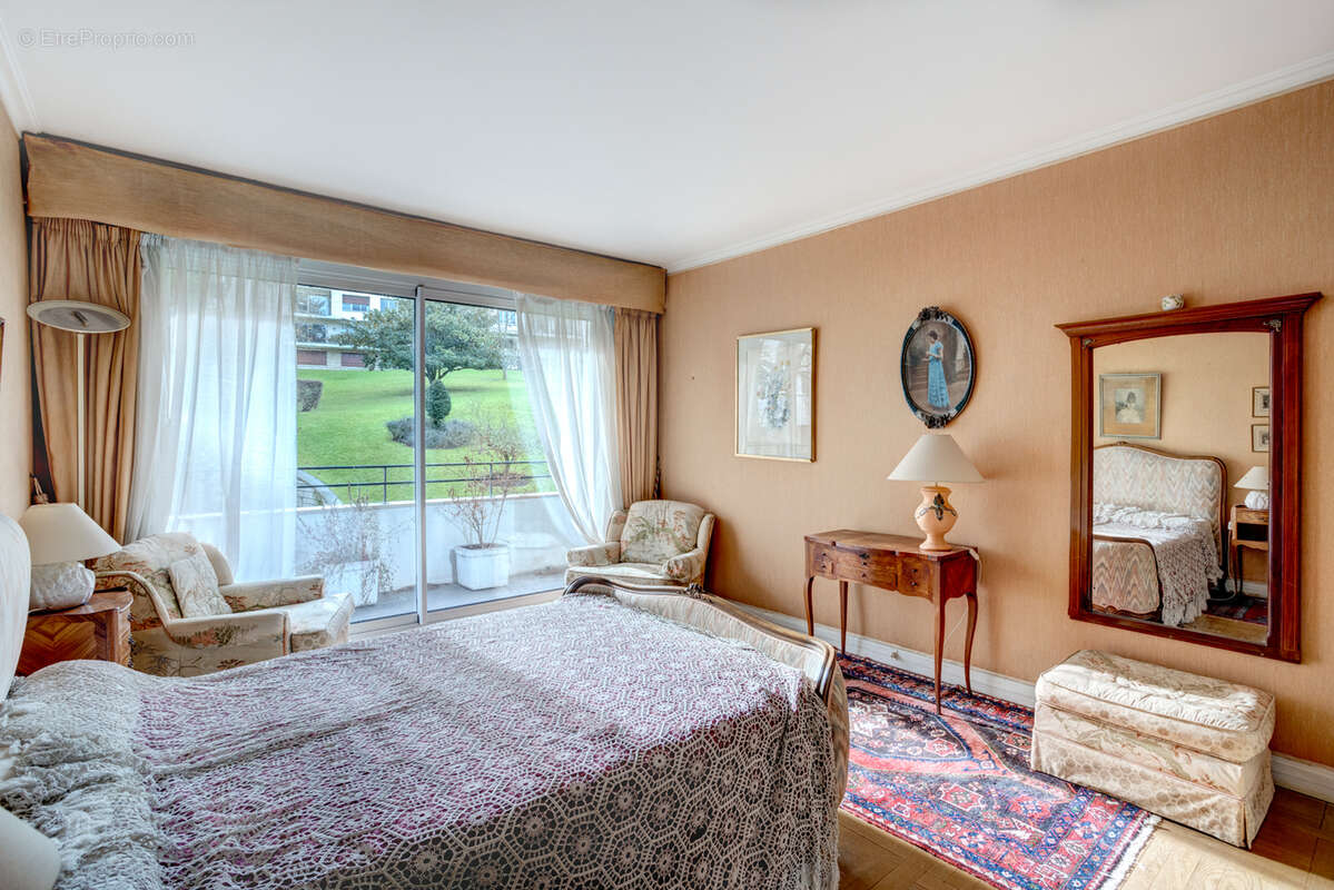 Appartement à VILLE-D'AVRAY