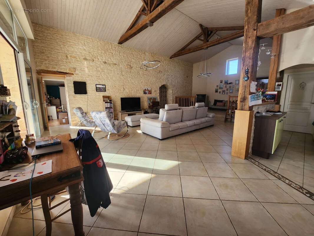 Maison à SAINTE-GEMME-LA-PLAINE