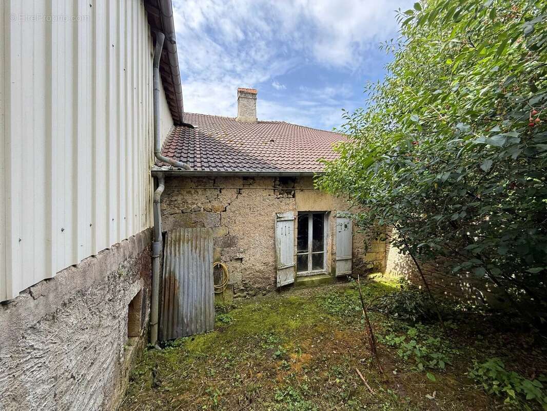 Grande ferme villageoise double indépendante à rénover – deux maisons, nombreuses dépendances, presque 1 hectare - photo 37