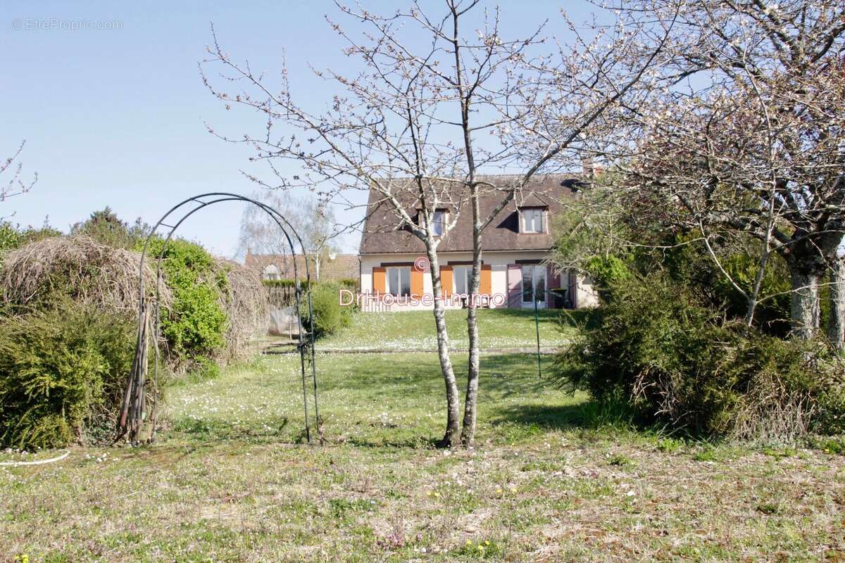 Maison à FERRIERES-EN-GATINAIS