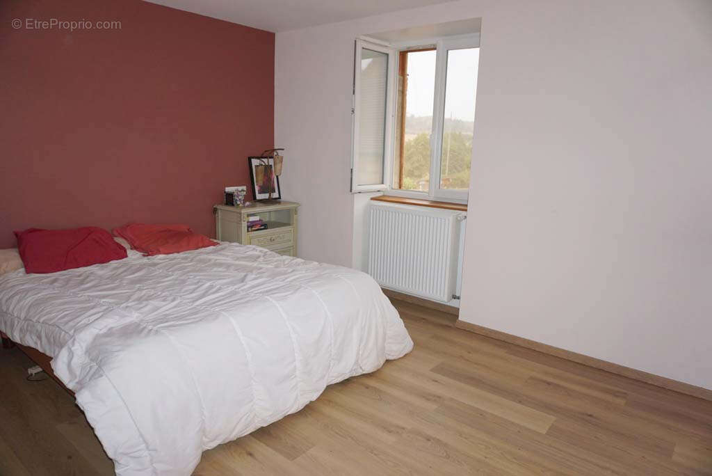 Maison à LA CLAYETTE