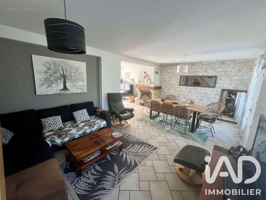 Maison 130 m² à Saint-Martin-Des-Champs  - photo 9