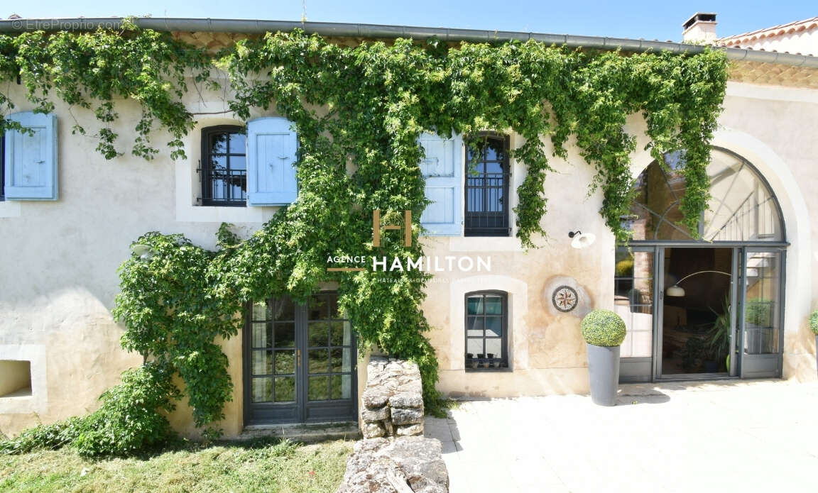 Propriete de campagne avec pigeonnier renove, piscine + poolhouse et dependances - photo 3