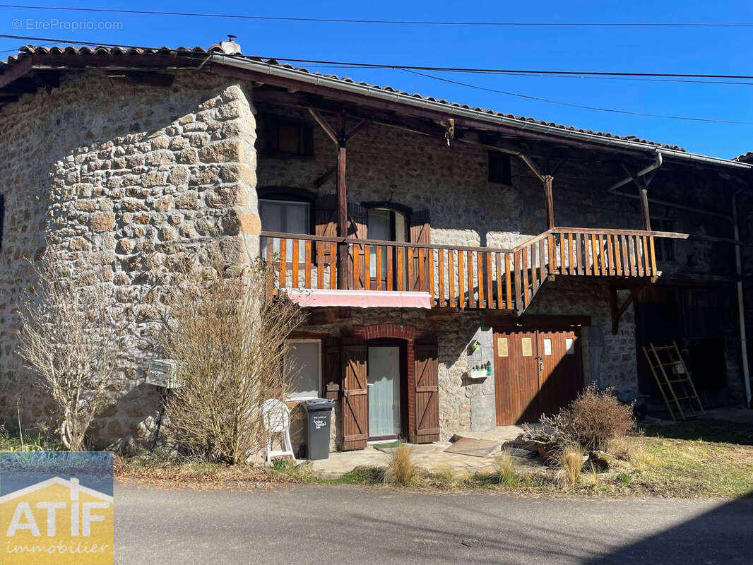 Maison à SAINT-JULIEN-LA-VETRE