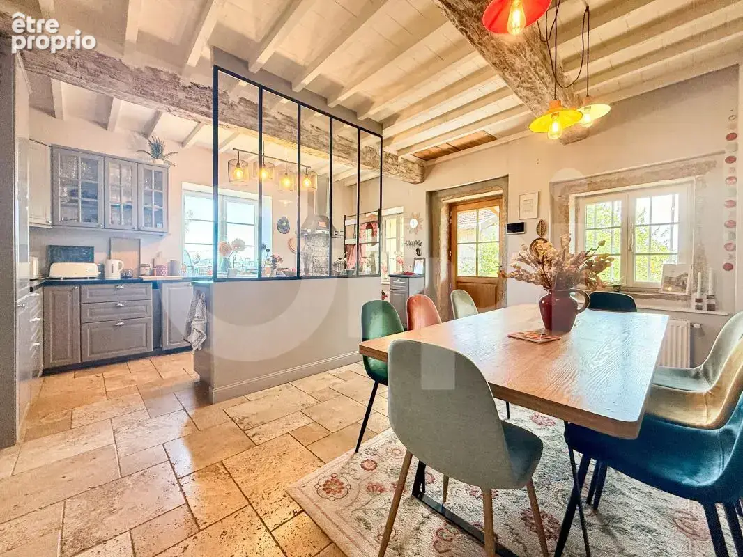 Ouest Lyonnais - Maison pleine de personnalité avec piscine – 169 m² - photo 5