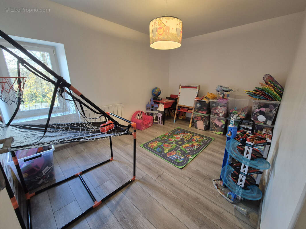 Maison à FLEURY-LA-VALLEE