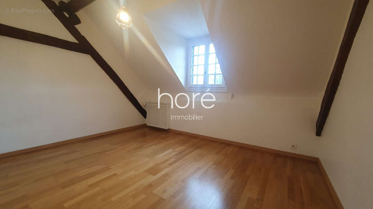 Maison à JOUY-LE-MOUTIER