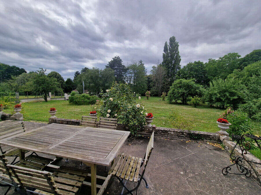 Ensemble immobilier de caractère sur un parc arboré de 5 000 m² constructibles - photo 3