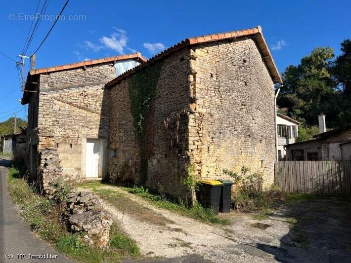 Maison à VERTEUIL-SUR-CHARENTE