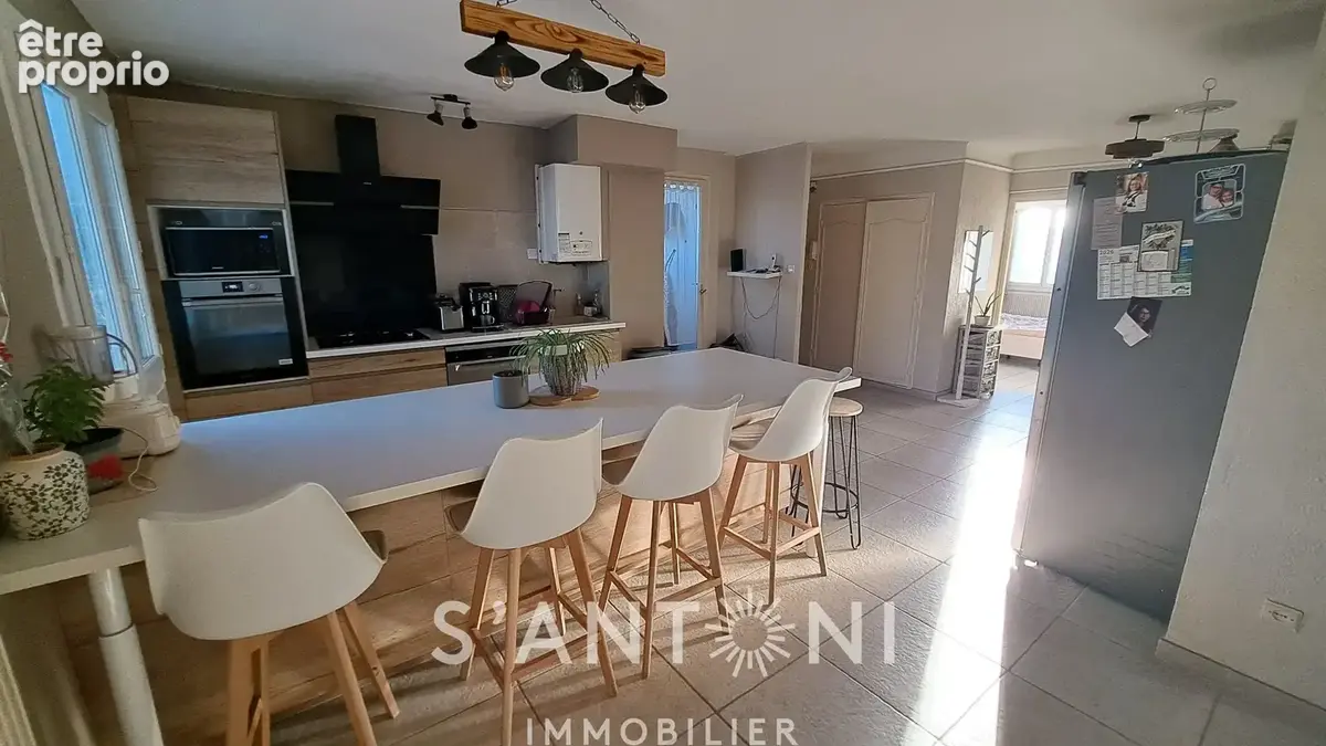 Agde  spacieux t4 rénové  85 m²  3 chambres  balcon  parking - photo 2