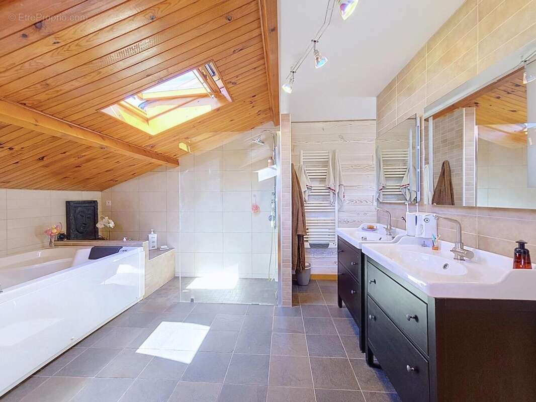 Maison 146 m² à La Verpilliere  - photo 5