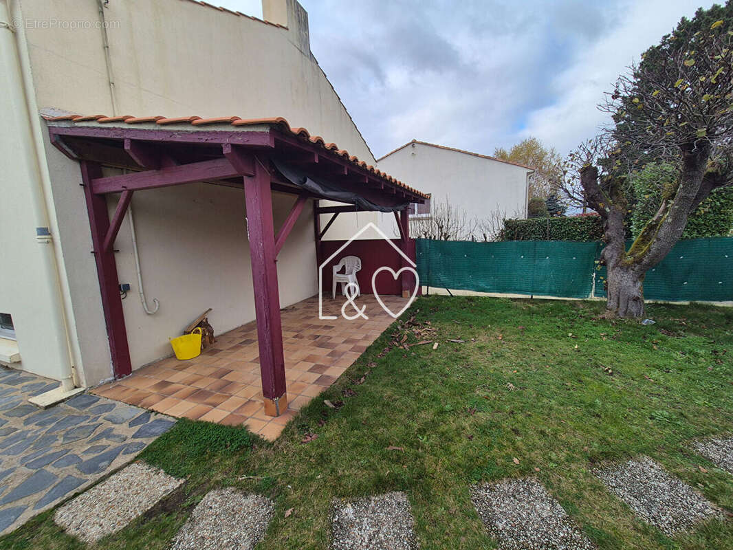 Maison à LA CHAIZE-LE-VICOMTE