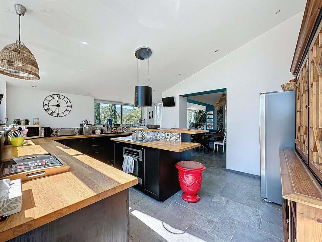 Maison à MEOUNES-LES-MONTRIEUX