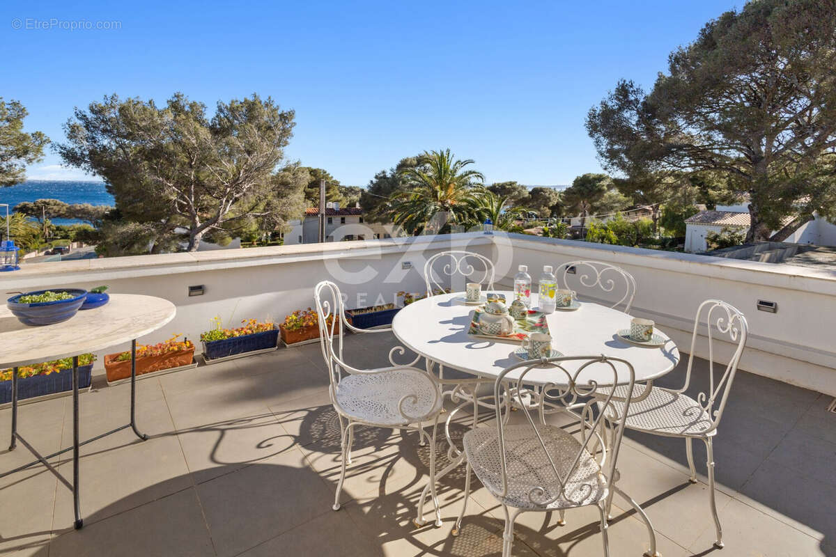 Appartement à ROQUEBRUNE-SUR-ARGENS
