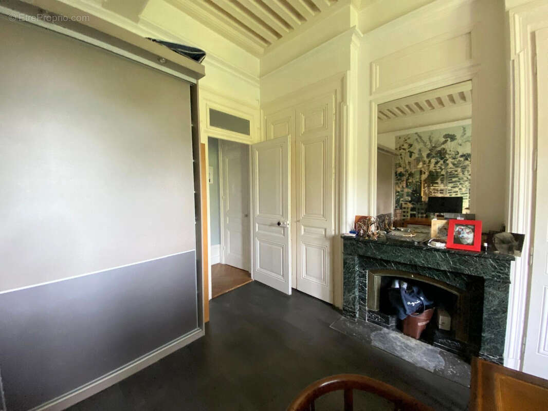 Appartement à COLLONGES-AU-MONT-D'OR