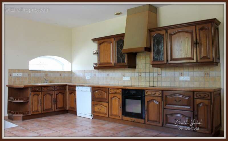 Maison à MONTMOREAU-SAINT-CYBARD