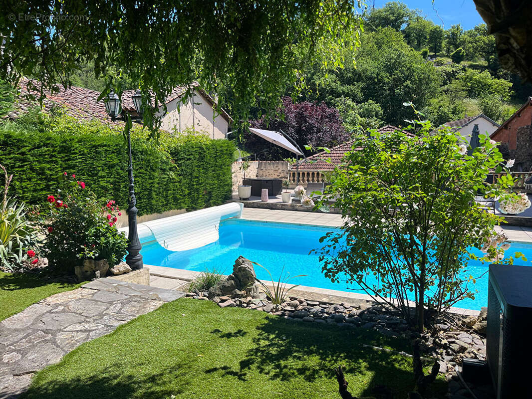 Élégante propriété de caractère avec trois habitations, piscine et cadre privilégié - photo 15