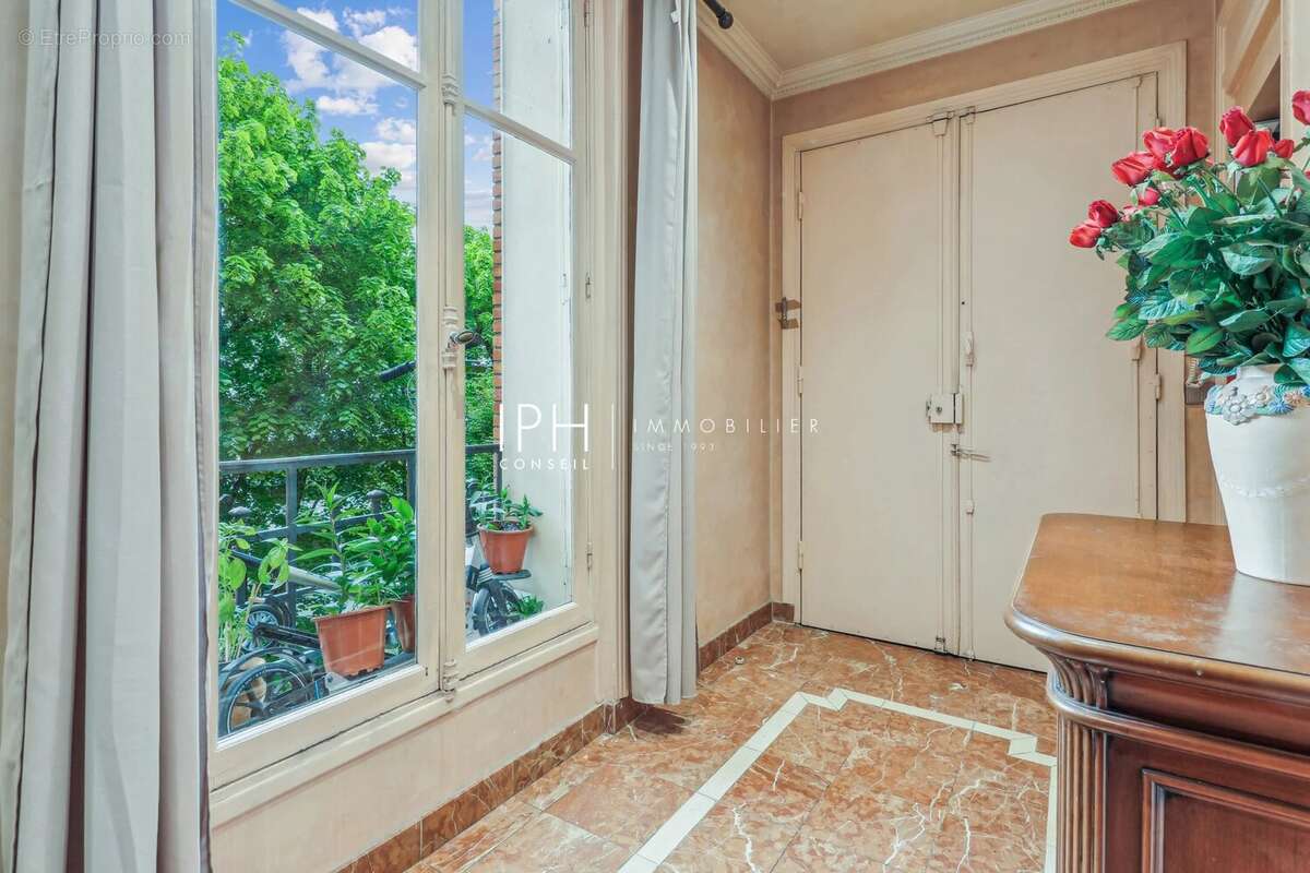 Appartement à NEUILLY-SUR-SEINE