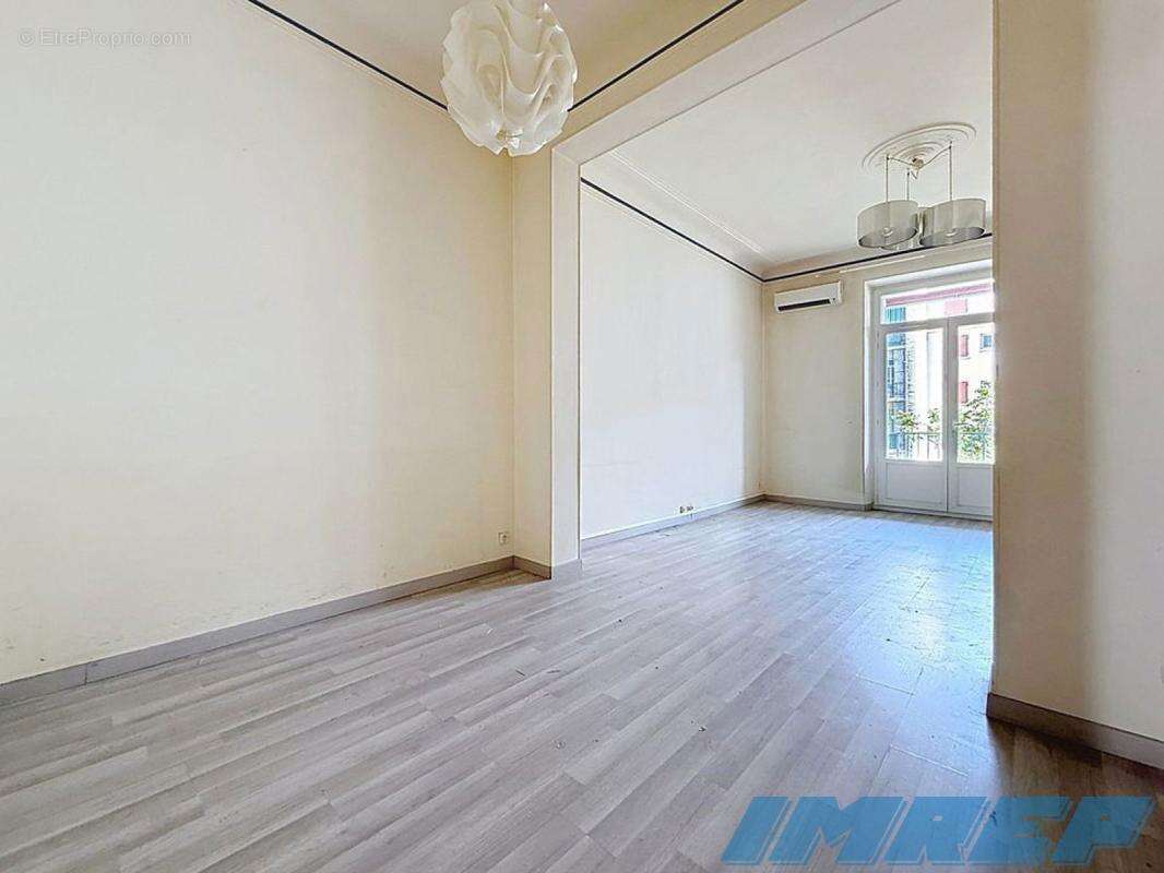 Appartement à MARSEILLE-4E